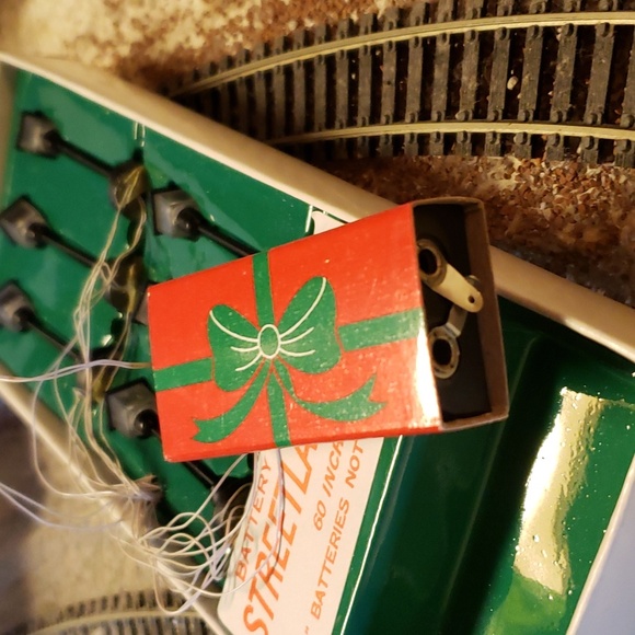 DEPARTMENT 56 - Village Accessories Series - Street Lamp Set - In Original Box - Picture 4 of 8